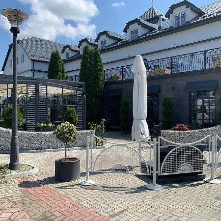Hotel Kameleon Tarnobrzeg Ngoại thất bức ảnh