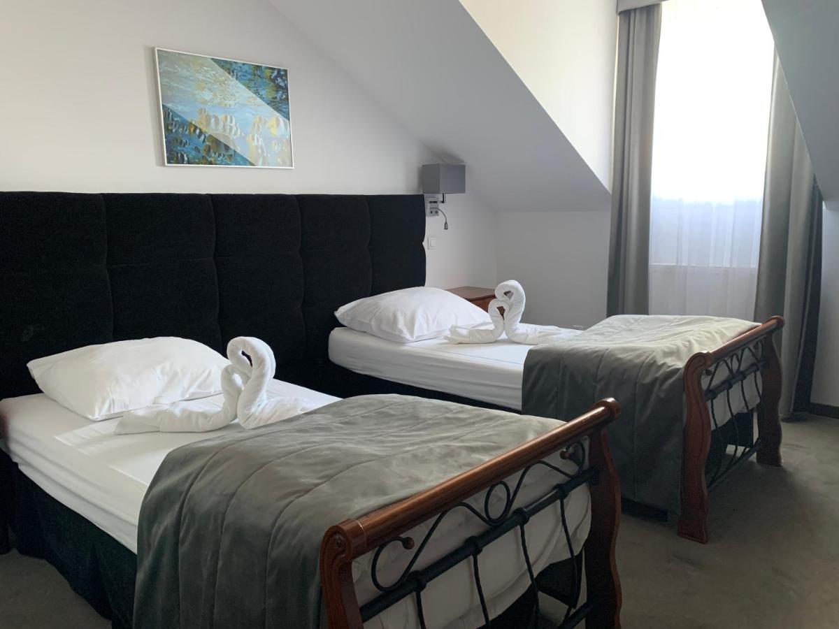 Hotel Kameleon Tarnobrzeg Ngoại thất bức ảnh