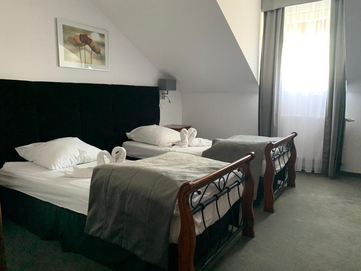 Hotel Kameleon Tarnobrzeg Ngoại thất bức ảnh