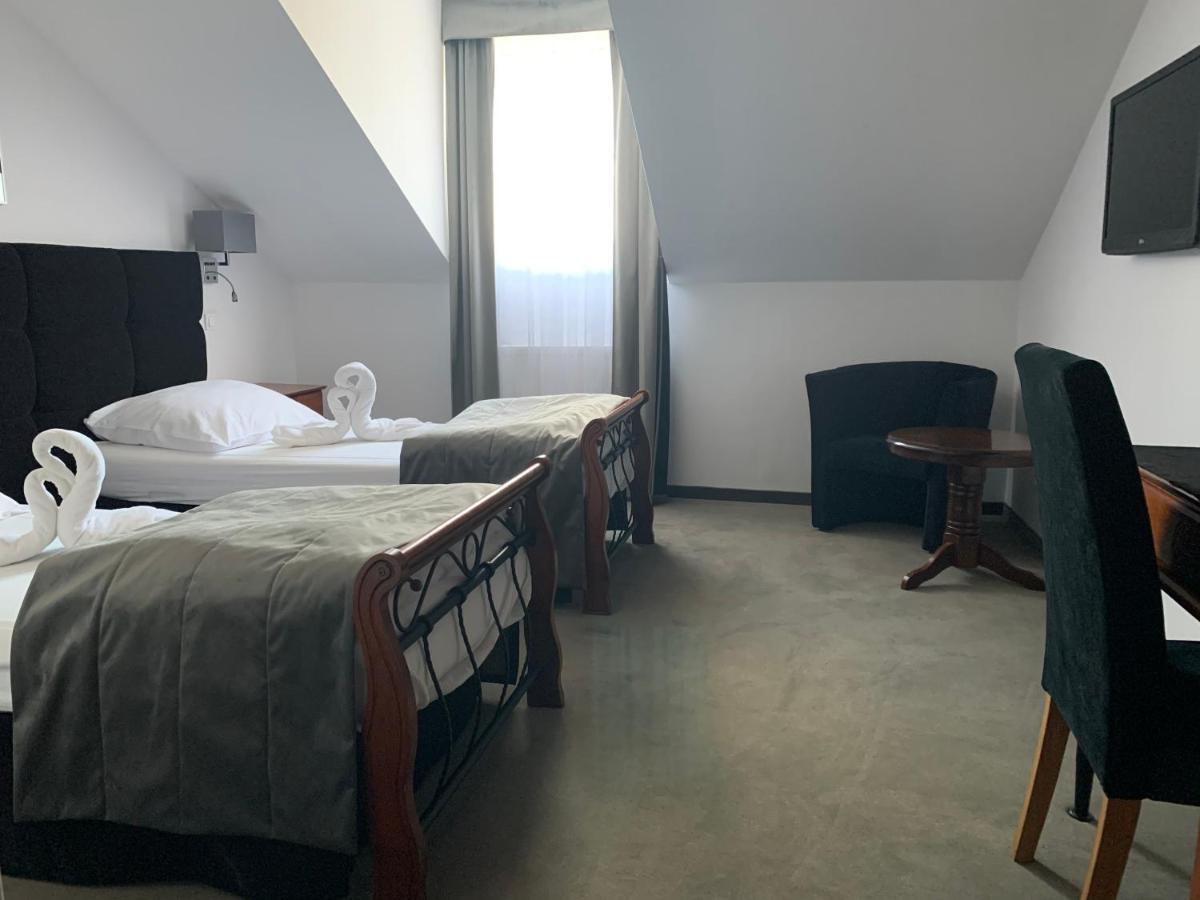 Hotel Kameleon Tarnobrzeg Ngoại thất bức ảnh