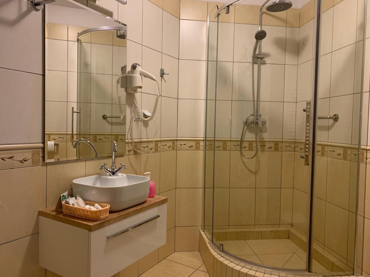 Hotel Kameleon Tarnobrzeg Ngoại thất bức ảnh