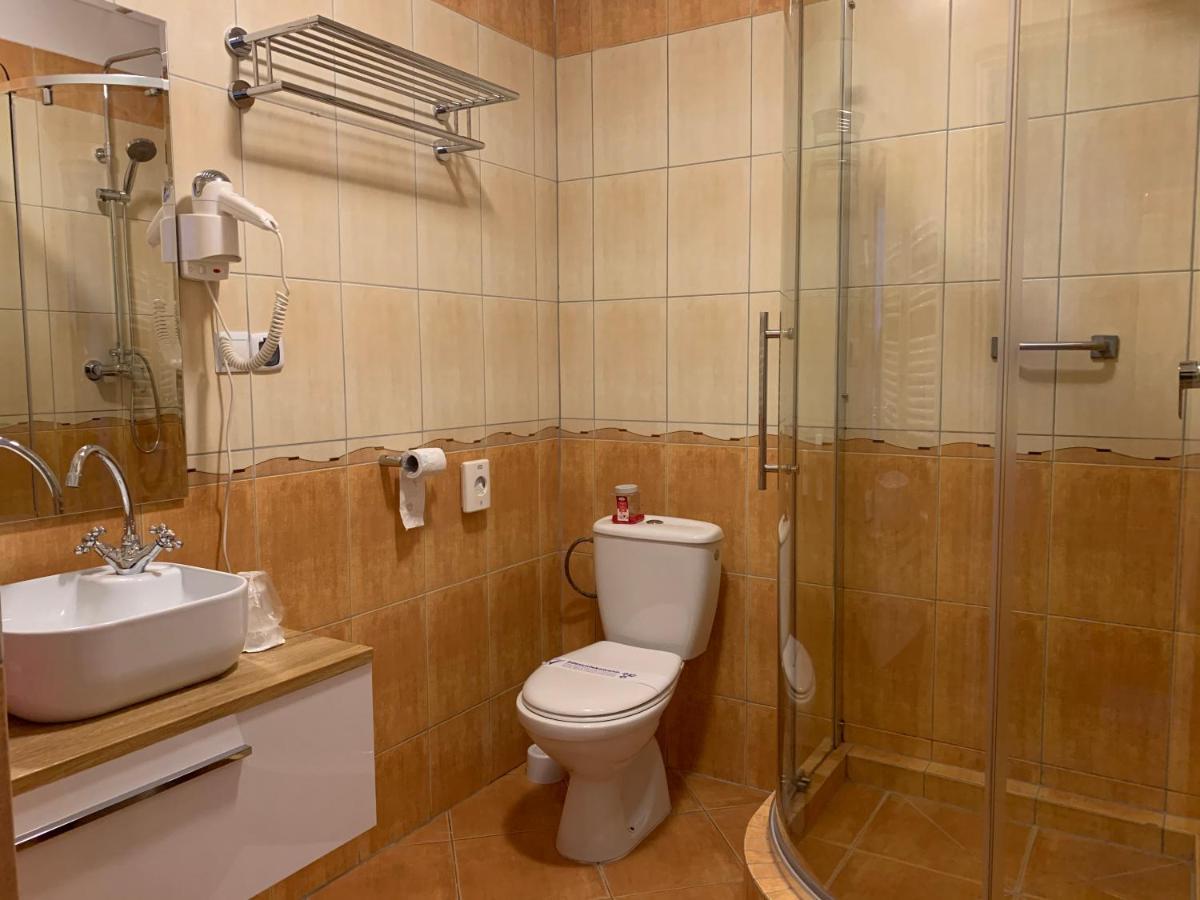 Hotel Kameleon Tarnobrzeg Ngoại thất bức ảnh