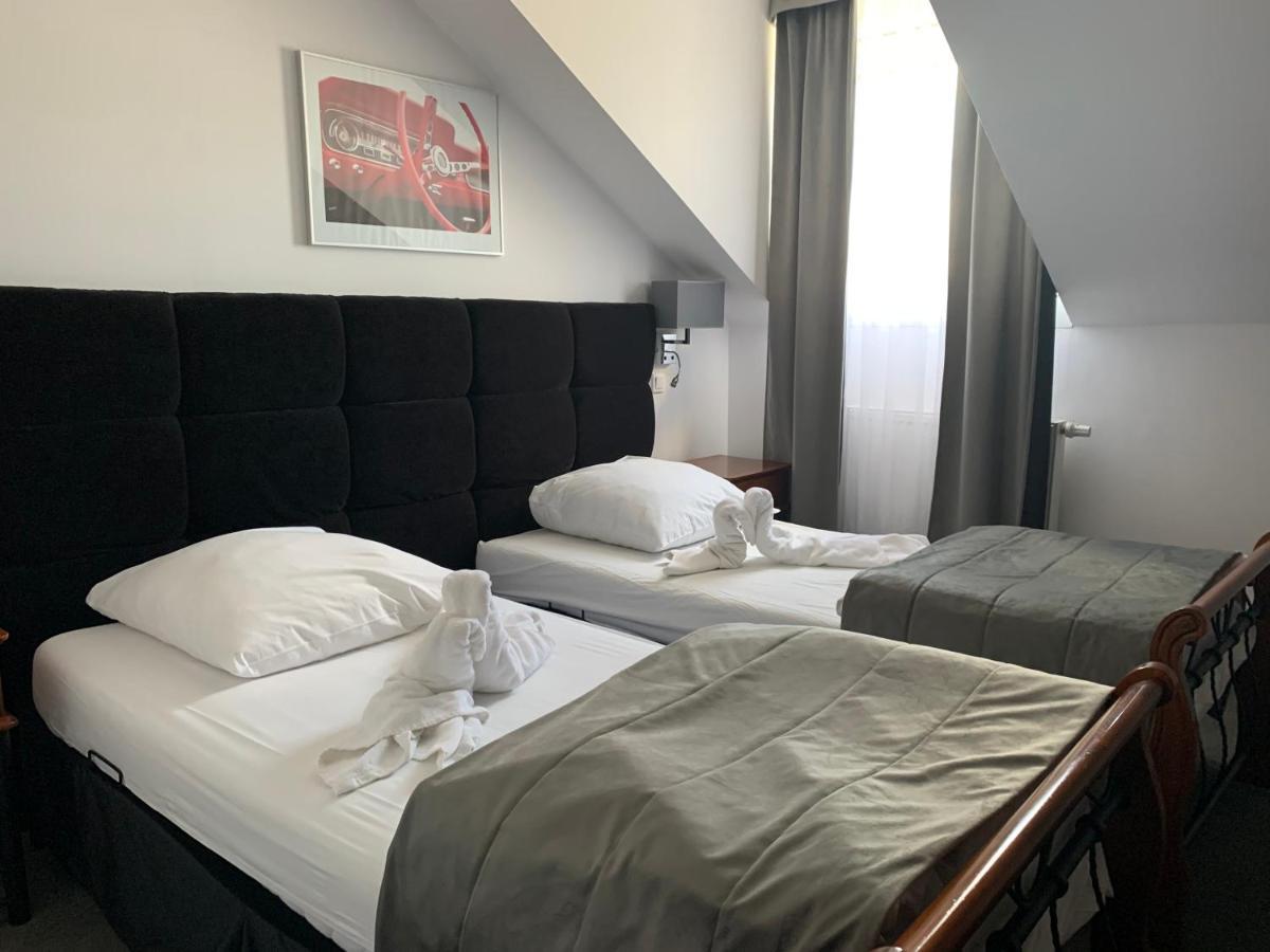 Hotel Kameleon Tarnobrzeg Ngoại thất bức ảnh