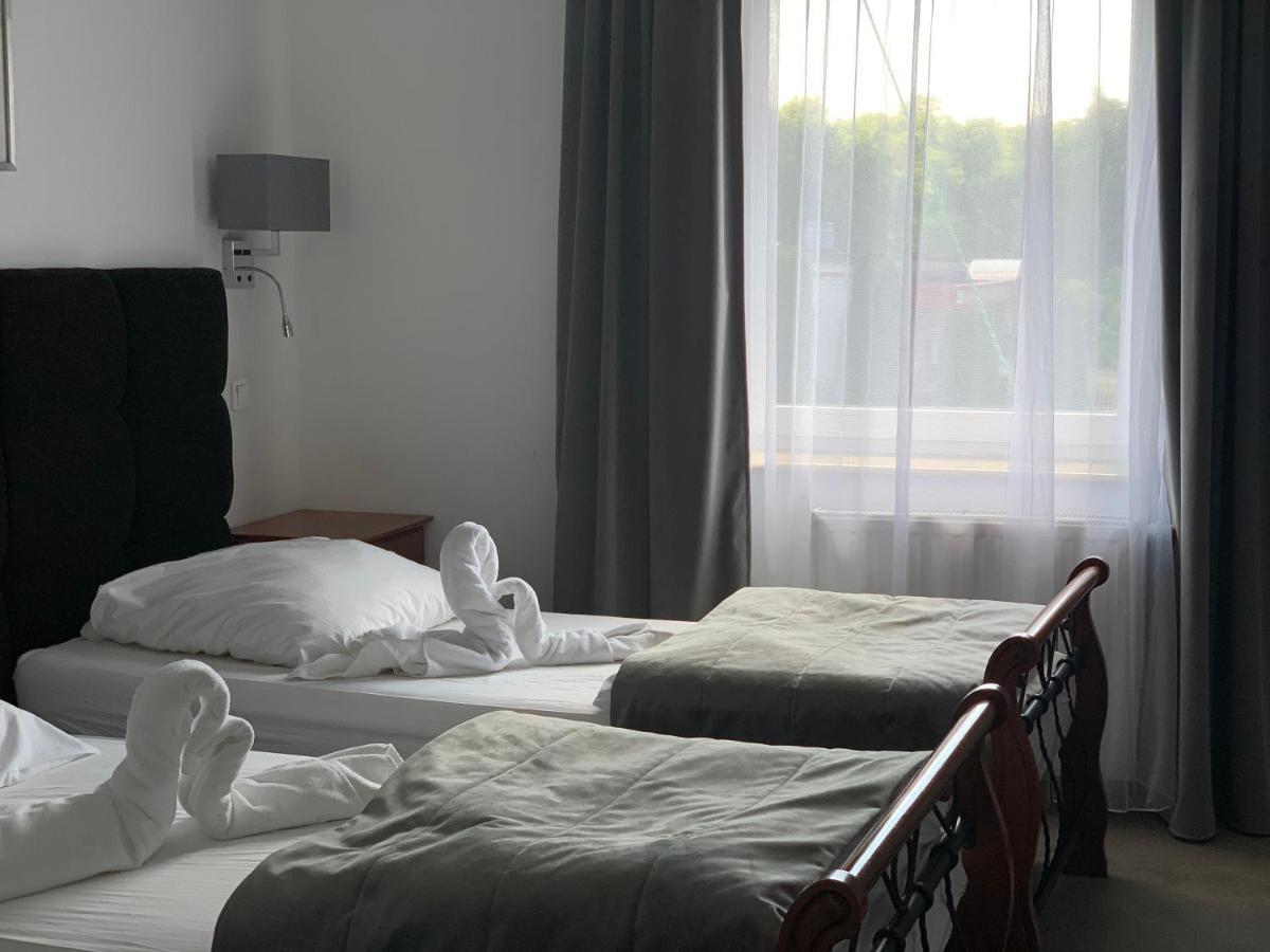 Hotel Kameleon Tarnobrzeg Ngoại thất bức ảnh