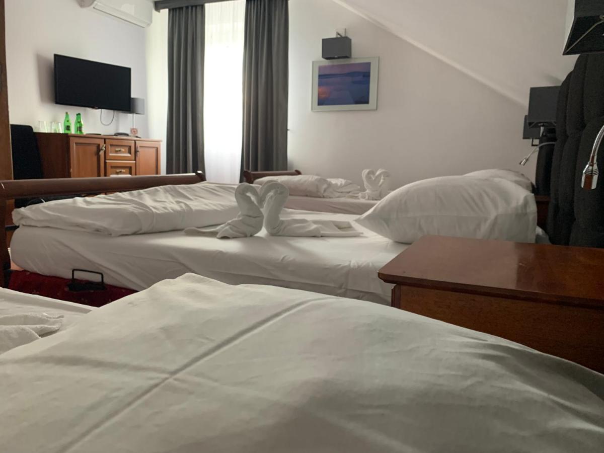 Hotel Kameleon Tarnobrzeg Ngoại thất bức ảnh