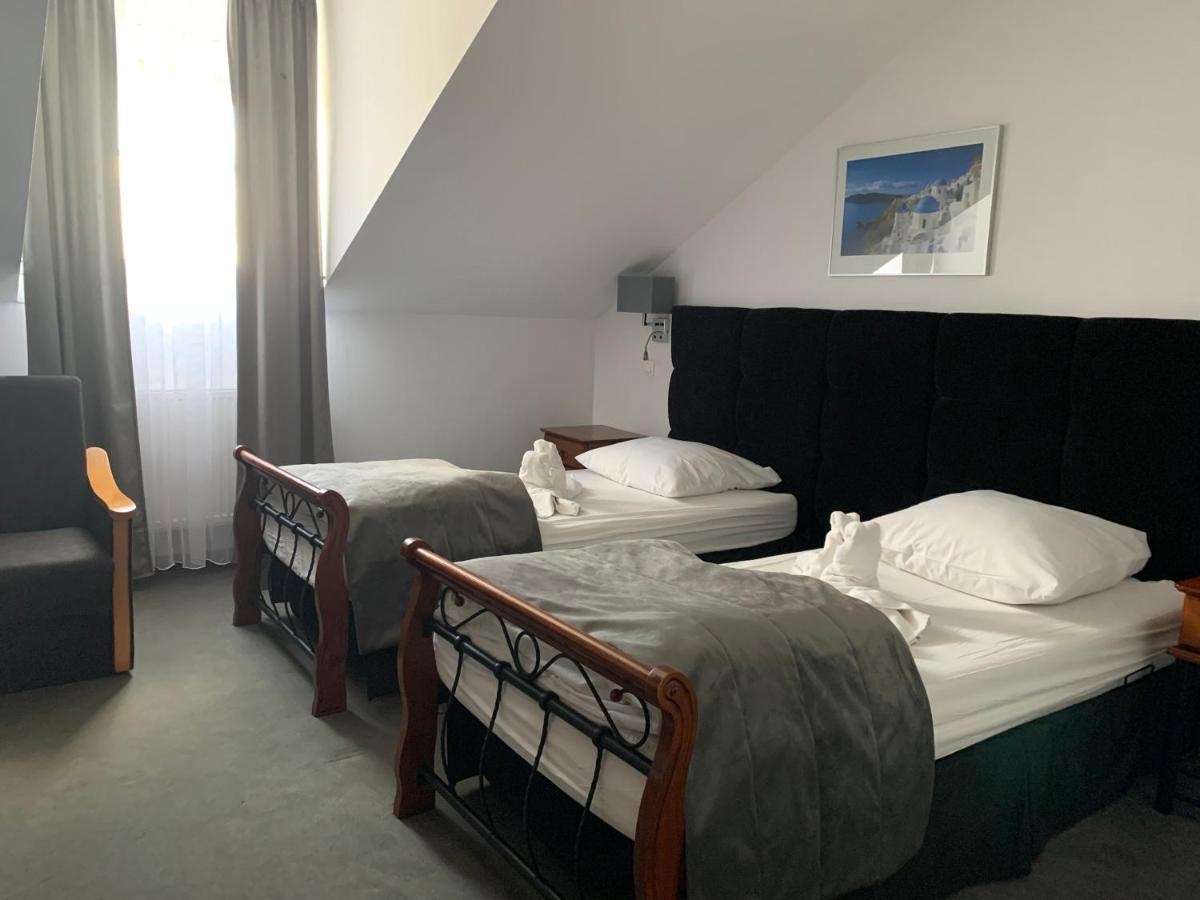 Hotel Kameleon Tarnobrzeg Ngoại thất bức ảnh