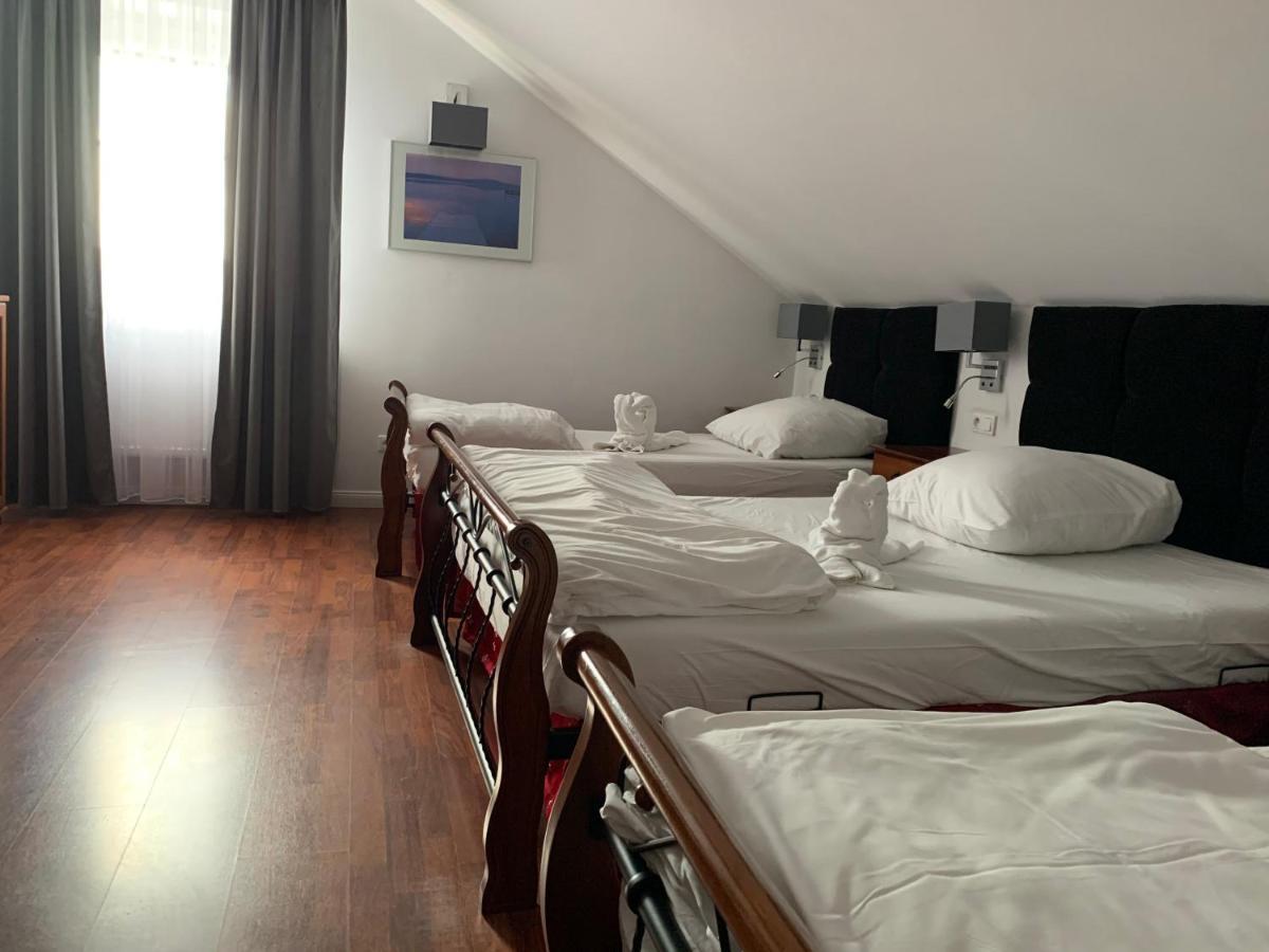 Hotel Kameleon Tarnobrzeg Ngoại thất bức ảnh