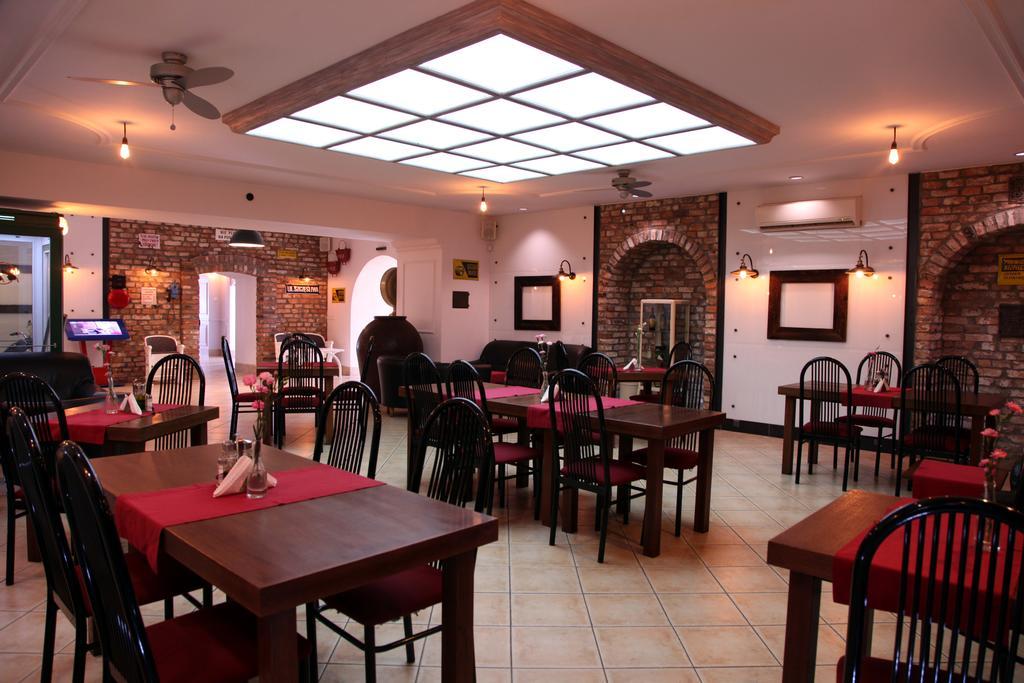 Hotel Kameleon Tarnobrzeg Ngoại thất bức ảnh