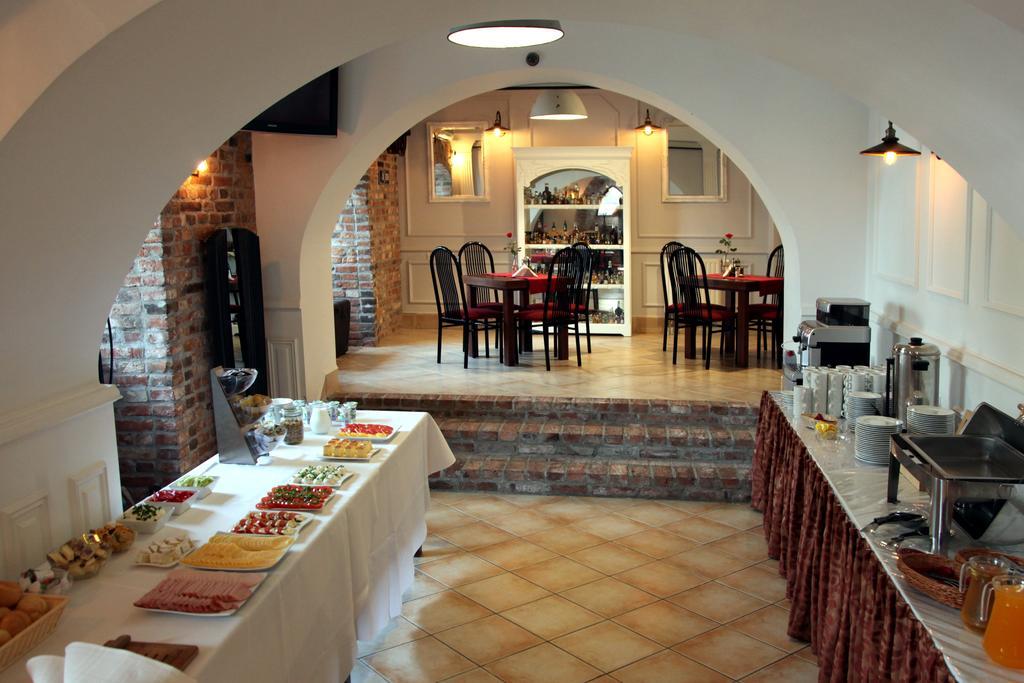 Hotel Kameleon Tarnobrzeg Ngoại thất bức ảnh